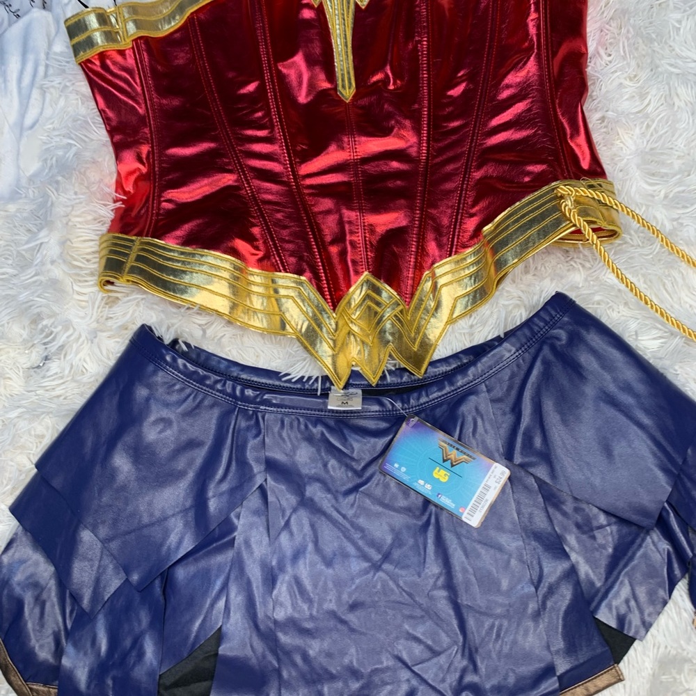 Get ready for HALLOWEEN 🎃 skirt still has the tags!! Both are size M